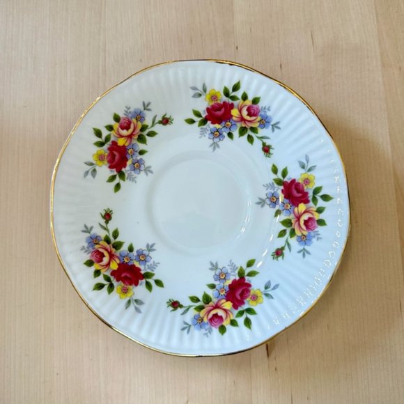 Vintage (1960s) Elizabethan Pink and Yellow Roses Teacup & Saucer - Picture 5 of 7